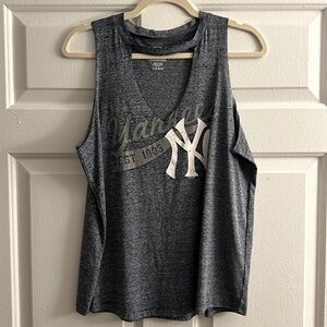 Yankees Heather Navy High V-Neck Fitted Tank Top XL